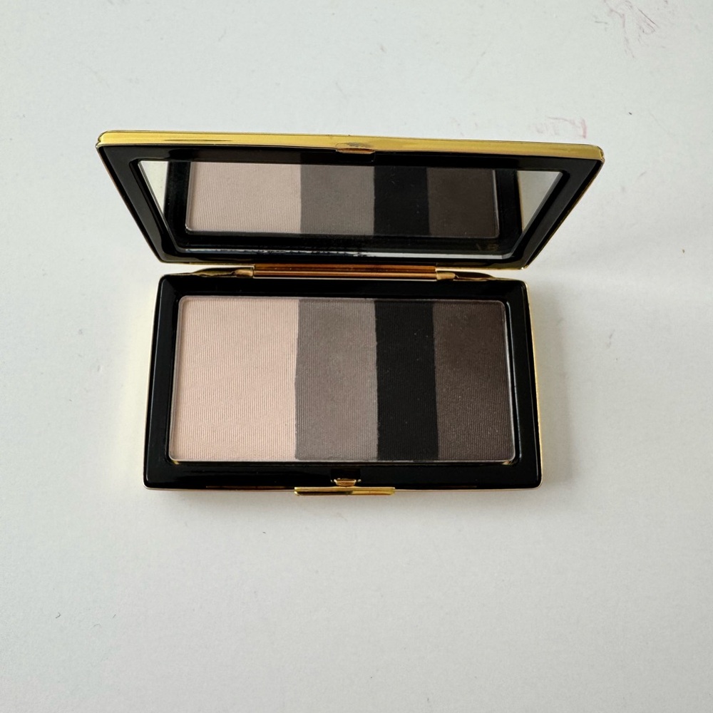 Victoria Beckham Eyeshadow in Tuxedo